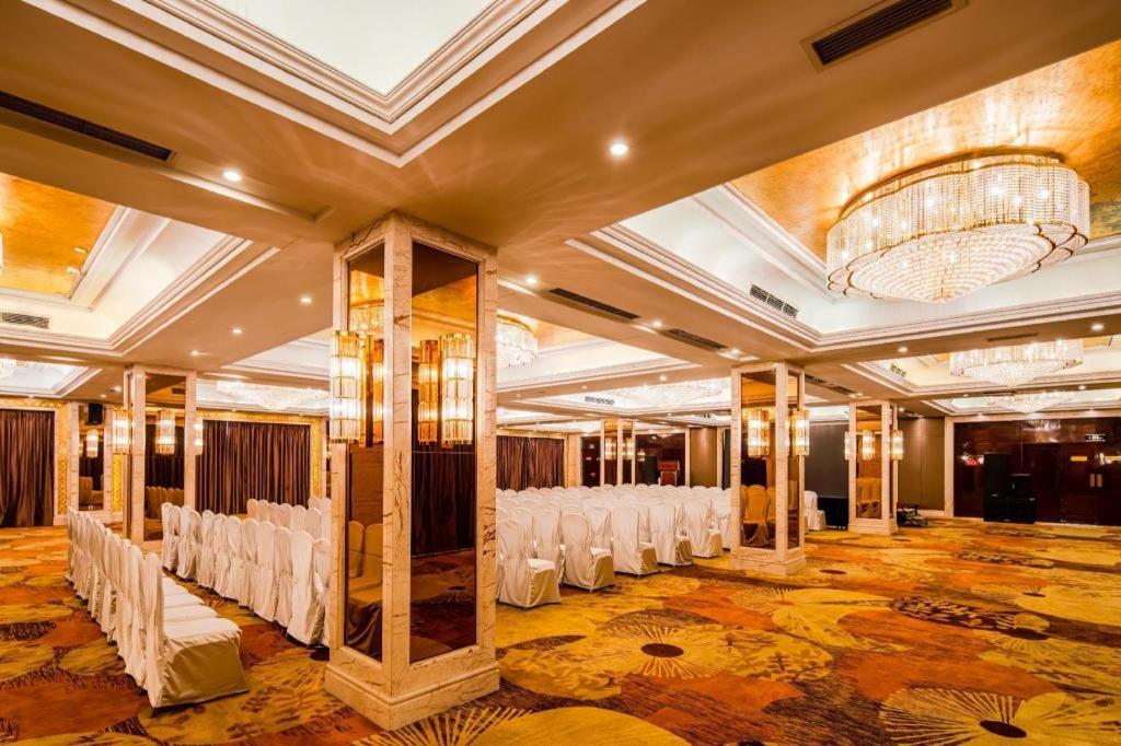 Chengdu Rising Butterfly Hotel Extérieur photo